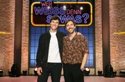 Treten bei &bdquo;Wer wei&szlig; denn sowas?&ldquo; als Kandidaten an: Der Pops&auml;nger und Songwriter Wincent Weiss (l.) und der S&auml;nger, Songwriter und Musikproduzenten Max Giesinger (r.).