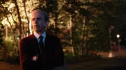 Dr. Hendricks (Robert Joy) ist der wissenschaftliche Leiter des Instituts. Über das, was Sicherheitschef Stackhouse ihm gerade gesagt hat, muss er erst einmal nachdenken. Dr. Hendricks (Robert Joy) ist der wissenschaftliche Leiter des Instituts. Über das, was Sicherheitschef Stackhouse ihm gerade gesagt hat, muss er erst einmal nachdenken.