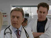 (v.li.): Ken Jenkins (Dr. Bob Kelso), John C. McGinley (Dr. Perry Cox). (v.li.): Ken Jenkins (Dr. Bob Kelso), John C. McGinley (Dr. Perry Cox).