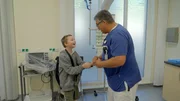 Nabil Abdel-Jalil (r.) und Patient Finn
