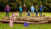 Kinder zeigen, wie viel Spaß sie im Herbst in der Natur haben können und Hase und Elefant sind natürlich mit dabei. Kinder zeigen, wie viel Spaß sie im Herbst in der Natur haben können und Hase und Elefant sind natürlich mit dabei.