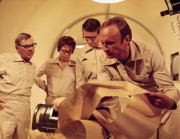 Nach dem Absturz einer Sonde in New Mexico versucht das Forschungsteam (v.l.n.r.: David Wayne, Kate Reid, Arthur Hill, James Olson), eine t&ouml;dliche Epidemie aufzuhalten.