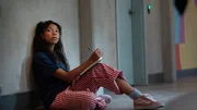 Wegen ihrer besonderen Fähigkeiten hat man Kalisha (Simone Miller) entführt. Nun wird sie im Institut festgehalten. Wegen ihrer besonderen Fähigkeiten hat man Kalisha (Simone Miller) entführt. Nun wird sie im Institut festgehalten.