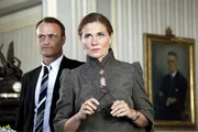 Staatssekretärin Karina Björnlund (Anna Azcarate) hat etwas zu verbergen. Staatssekretärin Karina Björnlund (Anna Azcarate) hat etwas zu verbergen.