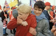 Die Ludwigshafener Kommissarin Lena Odenthal (Ulrike Folkerts), die im Münchner Olympiastadion das Fußballspiel FC Freiburg gegen den FC Bayern München anschauen will, wird von einem blonden Jungen beklaut. Sie schnappt sich den Buben - Mitru (Pablo Ben-Yakov). Der beißt der Kommissarin ins Handgelenk. Die Ludwigshafener Kommissarin Lena Odenthal (Ulrike Folkerts), die im Münchner Olympiastadion das Fußballspiel FC Freiburg gegen den FC Bayern München anschauen will, wird von einem blonden Jungen beklaut. Sie schnappt sich den Buben - Mitru (Pablo Ben-Yakov). Der beißt der Kommissarin ins Handgelenk.