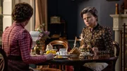 Margaret Schlegel (Hayley Atwell, l.) und Aunt Juley (Tracey Ullman, r.) Margaret Schlegel (Hayley Atwell, l.) und Aunt Juley (Tracey Ullman, r.)