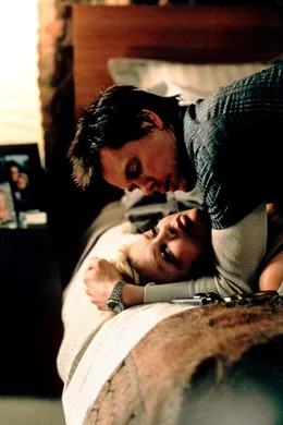 Joe (Kevin Bacon) will Karen (Charlize Theron) vergewaltigen.