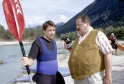 Korbinian Hofer (Joseph Hannesschläger, re.) befragt Heiner Moosbauer (Stefan Gubser), der auf tragische Weise seinen alten Geschäftspartner verloren hat. Korbinian Hofer (Joseph Hannesschläger, re.) befragt Heiner Moosbauer (Stefan Gubser), der auf tragische Weise seinen alten Geschäftspartner verloren hat.