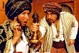 Tabatah sollte von ihrem Onkel Assis (Oliver N&auml;gele, r.) mit dem Prinz von Bagdad (Jochen Bendel, l.) verheiratet werden.