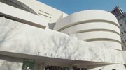 Ein Haus fast ohne Ecken: Auch 60 Jahre nach Eröffnung des Guggenheim Museums hat Frank Loyd Wrights Rotunde nichts an Modernität eingebüßt. Ein Haus fast ohne Ecken: Auch 60 Jahre nach Eröffnung des Guggenheim Museums hat Frank Loyd Wrights Rotunde nichts an Modernität eingebüßt.