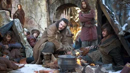 Bard (Luke Evans, Mitte)