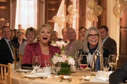 Vorne, l-r: Sharon (Candice Bergen), Diane (Diane Keaton).