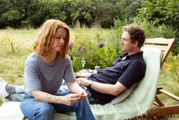 Auch Elodies (Karoline Schuch) Bruder Ben (Jan Krauter) tr&auml;gt B&uuml;rden.