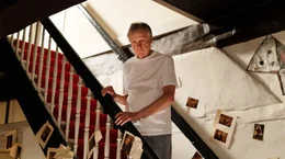 Vater Keyserling (Michael Wittenborn) hilflos zwischen Mutter und Tochter.