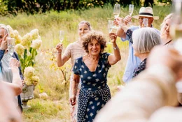 Gratulantin: Barbaras langj&auml;hrige Freundin Jasna (Adriana Altaras)