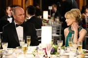 Rushs Abteilung hat eigentlich einen freien Abend, ist aber zur Hochzeit des Kriminaltechnikers Louie eingeladen. Doch Lt. John Stillman (John Finn, l.) und Det. Lilly Rush (Kathryn Morris, r.) stecken bald Mitten in einer Mordermittlung ... Rushs Abteilung hat eigentlich einen freien Abend, ist aber zur Hochzeit des Kriminaltechnikers Louie eingeladen. Doch Lt. John Stillman (John Finn, l.) und Det. Lilly Rush (Kathryn Morris, r.) stecken bald Mitten in einer Mordermittlung ...
