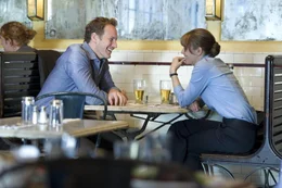Bei ihrem neuen Job lernt die TV-Produzentin Becky Fuller (Rachel McAdams, r.) ihren Kollegen Adam Bennett (Patrick Wilson, r.) kennen und die beiden verstehen sich auf Anhieb ...