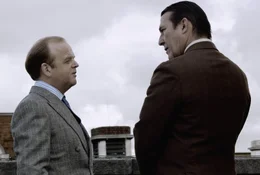 Schon lange plant Percy Alleline (Toby Jones, l.) mit seinem Getreuen Roy Bland (Ciar&aacute;n Hinds, r.), die ganze Macht des britischen Geheimdienstes auf sich zu vereinen ...