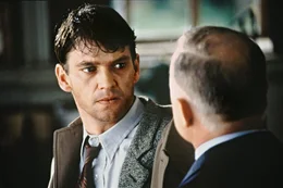 Nach und nach gelingt es Tom (Dougray Scott, l.), in Erfahrung zu bringen, dass seine vermisste Geliebte im Verdacht steht, eine deutsche Spionin zu sein...