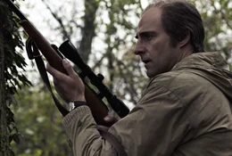 Bei einer missgl&uuml;ckten Aktion wird Jim Prideaux (Mark Strong) niedergeschossen, aber ist er wirklich tot?