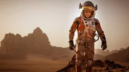 Astronaut Mark Watney (Matt Damon) bleibt allein auf dem Mars zur&uuml;ck und k&auml;mpft ums &Uuml;berleben.