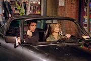 Ross Geller (David Schwimmer, l.); Rachel Green (Jennifer Aniston, r.) Ross Geller (David Schwimmer, l.); Rachel Green (Jennifer Aniston, r.)