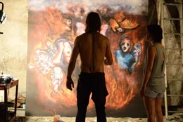 Pl&ouml;tzlich tauchen widerw&auml;rtige teuflische Motive in den Bildern von Jesse auf. Irgendeine d&auml;monische Kraft lauert den Hellmanns auf&hellip;