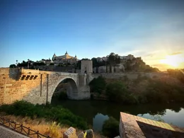 Toledo vom Flussufer des Tajo, Spanien.