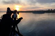 "Expedition Baikal – Mit dem Robur nach Sibirien" ist ein vierteiliges Roadmovie entlang der Straßenverbindung zwischen dem Brandenburger Tor in Berlin und der "Perle Sibiriens", dem Baikalsee. Am Jenissei in Sibirien. "Expedition Baikal – Mit dem Robur nach Sibirien" ist ein vierteiliges Roadmovie entlang der Straßenverbindung zwischen dem Brandenburger Tor in Berlin und der "Perle Sibiriens", dem Baikalsee. Am Jenissei in Sibirien.