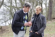 Philip (Philipp Romann, r.) gerät in Versuchung, Julius' (Günter Barton, l.) Tod in Kauf zu nehmen ... Philip (Philipp Romann, r.) gerät in Versuchung, Julius' (Günter Barton, l.) Tod in Kauf zu nehmen ...