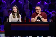 Rateteam-Kapit&auml;n Elton (r.) und die Schauspielerin Leia Holtwick (l.) bilden ein Rateteam.