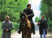 Andre (Mark Keller, re.) und Semir (Erdogan Atalay, Mi.) haben Stelea (Vladimir Weigl) festgenommen.