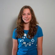 Zwei Jugendchöre, die „Vokalhelden“ aus Berlin und der „Ndlovu Youth Choir“ aus Johannesburg treffen für einen gemeinsamen Auftritt aufeinander. Mittendrin die 14-Jährige Clara, für die Singen eine wichtige Rolle in ihrem Leben spielt. Sie freut sich auf die gemeinsame Zeit und den Auftritt mit dem Chor aus Johannesburg. Werden die beiden Chöre miteinander harmonieren? - Clara. Zwei Jugendchöre, die „Vokalhelden“ aus Berlin und der „Ndlovu Youth Choir“ aus Johannesburg treffen für einen gemeinsamen Auftritt aufeinander. Mittendrin die 14-Jährige Clara, für die Singen eine wichtige Rolle in ihrem Leben spielt. Sie freut sich auf die gemeinsame Zeit und den Auftritt mit dem Chor aus Johannesburg. Werden die beiden Chöre miteinander harmonieren? - Clara.