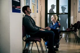 v.li.: Flo (Paul Pizzera), Trixi (Melissa Naschenweng).