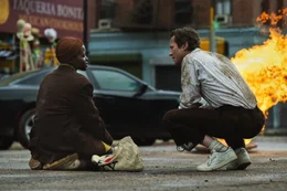 Samira (Lupita Nyong'o, l.) verb&uuml;ndet sich im Zuge der Alien-Apokalypse mit dem Studenten Eric (Joseph Quinn, r.).