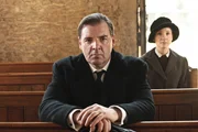 An ihrer Liebe hat sich nichts geändert, doch die Umstände arbeiten gegen Anna (Joanne Froggatt) und Mr Bates (Brendan Coyle). An ihrer Liebe hat sich nichts geändert, doch die Umstände arbeiten gegen Anna (Joanne Froggatt) und Mr Bates (Brendan Coyle).