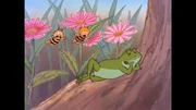 Willi und Maja finden den schlafenden Frosch sehr niedlich.