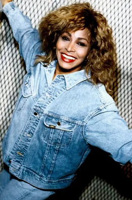 Kaum ein Weltstar hat eine so tiefgreifende Spur in den Herzen der Menschen und in der Musikgeschichte hinterlassen wie Tina Turner.