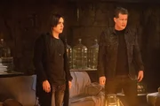 Bizarro Jordan Kent (Alex Garfin, l.); Bizarro General Sam Lane (Dylan Walsh, r.)