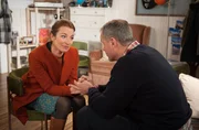Carla (Maria Fuchs, l.) zeigt Verständnis für Torben (Joachim Kretzer, r.), der nach den verlorenen Träumen seiner Jugend sucht. Carla (Maria Fuchs, l.) zeigt Verständnis für Torben (Joachim Kretzer, r.), der nach den verlorenen Träumen seiner Jugend sucht.