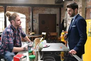 Wird Jenni die Freundschaft von Henning (Martin Augustin Schneider, l.) und Tarek (Varol Sahin, r.) gefährden? Wird Jenni die Freundschaft von Henning (Martin Augustin Schneider, l.) und Tarek (Varol Sahin, r.) gefährden?
