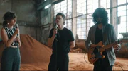 Das Duo Dunjaluk und S&auml;nger Igor Božanić performen ein Lied.