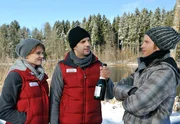 Im Gegensatz zu Nils (Florian Stadler, M.) ist Sabrina (Sarah Elena Timpe, l.) von dem abenteuerlustigen Damian (Bernhard Bozian, r.) begeistert.