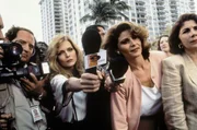 Sally Atwater (Michelle Pfeiffer, 2.v.li.) setzt sich in der umkämpften Branche durch. Sally Atwater (Michelle Pfeiffer, 2.v.li.) setzt sich in der umkämpften Branche durch.