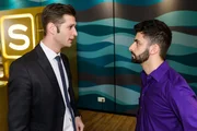 Can (Volkan Isbert, r.) ist frustriert, als sein Bemühen, Katja freie Zeit zu verschaffen, von Deniz (Igor Dolgatschew) abgeblockt wird. Can (Volkan Isbert, r.) ist frustriert, als sein Bemühen, Katja freie Zeit zu verschaffen, von Deniz (Igor Dolgatschew) abgeblockt wird.