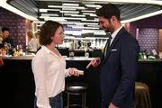 Knistert es erneut zwischen Jenni (Anna Mennicken, l.) und Tarek (Varol Sahin, r.)? Knistert es erneut zwischen Jenni (Anna Mennicken, l.) und Tarek (Varol Sahin, r.)?