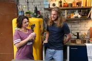 Knistert es zwischen Jenni (Anna Mennicken, l.) und Henning (Martin Augustin Schneider, r.)? Knistert es zwischen Jenni (Anna Mennicken, l.) und Henning (Martin Augustin Schneider, r.)?