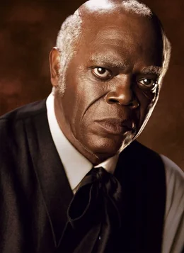 Stephen (Samuel L. Jackson).
