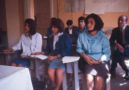 Frauen und M&auml;nner werden gemeinsam in Kabul unterrichtet, Afghanistan 1967/68.
