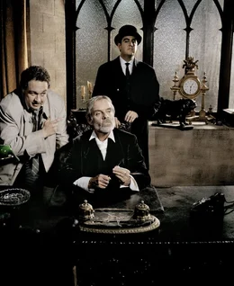 (v.l.n.r.) Chief Inspector Even Longer (Oliver Kalkofe); Earl of Cockwood (Thomas Fritsch); Very Long (Bastian Pastewka)